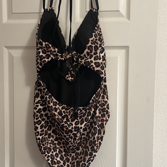 Bathing suit - Picture 2 of 2